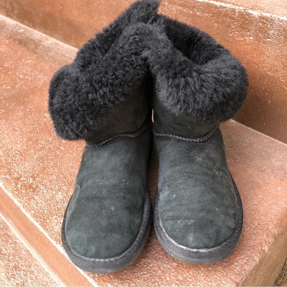 Ugg Womens Bailey Button II Boots Size 6 Black‎ Sheepskin Style 5803